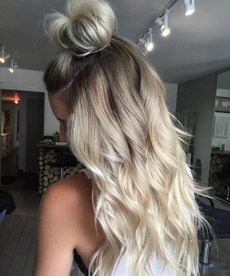 Zbarvení balayage na blond vlasy
