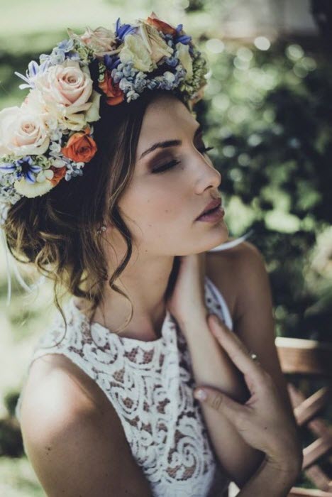 Coafuri de nuntă cu coroane de flori