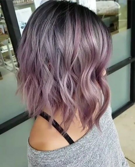 Fotografie růžového, jasanového barvení ve stylu balayage