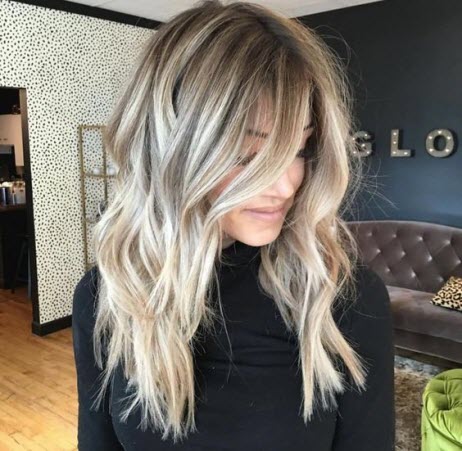 Zbarvení balayage na blond vlasy