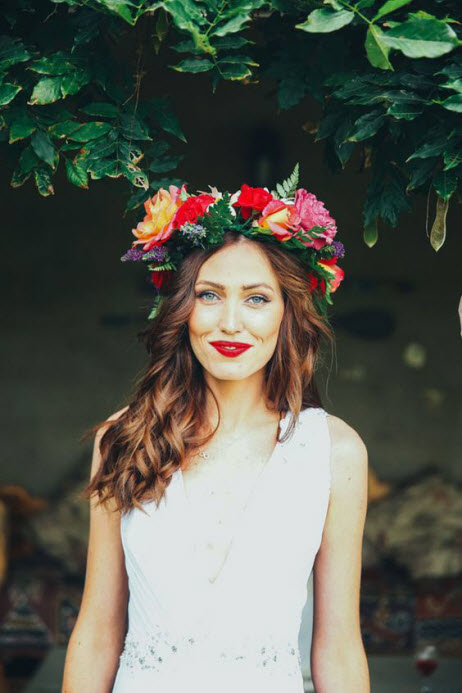 Coafuri de nuntă cu coroane de flori