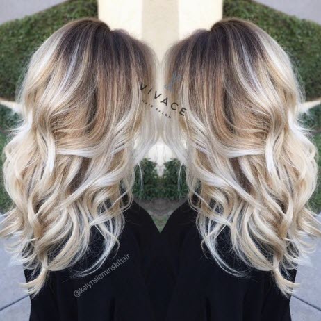 Zbarvení balayage na blond vlasy