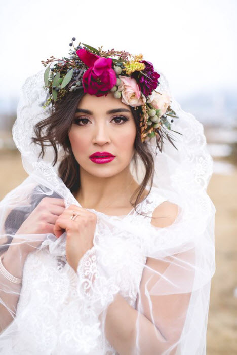 Coafuri de nuntă cu coroane de flori