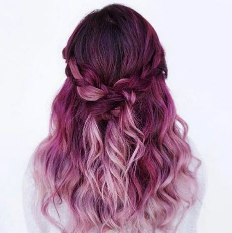 Fotografie růžového, jasanového barvení ve stylu balayage
