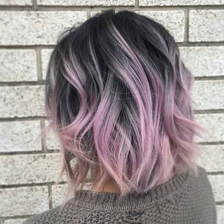 Fotografie růžového, jasanového barvení ve stylu balayage