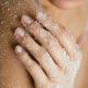 Domácí tělový peeling: 5 receptů na zdravou a mladistvou pokožku